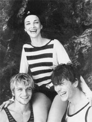 Девушка и парни