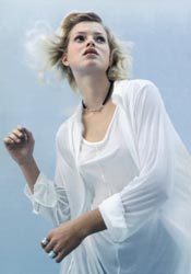 Девушка в белом